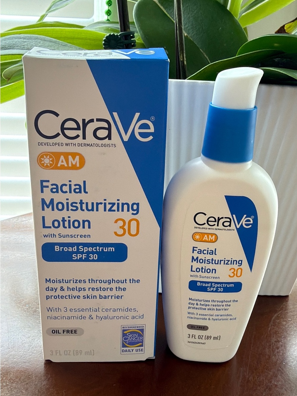 rave Facial Moisturizing Lotion SPF 30 - White & Blue